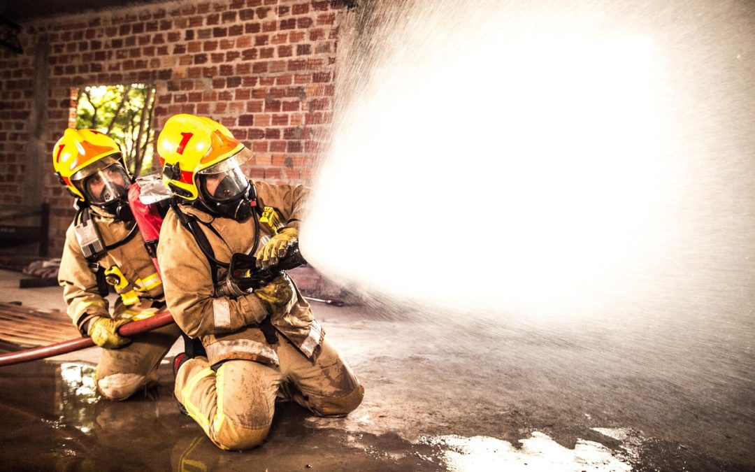 Dinas Damkar Pangkalpinang Bantu Kecelakaan di Area Permukiman
